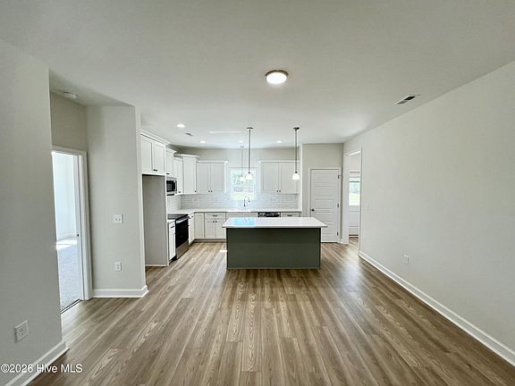 5th image of 721 Polly Watson Road