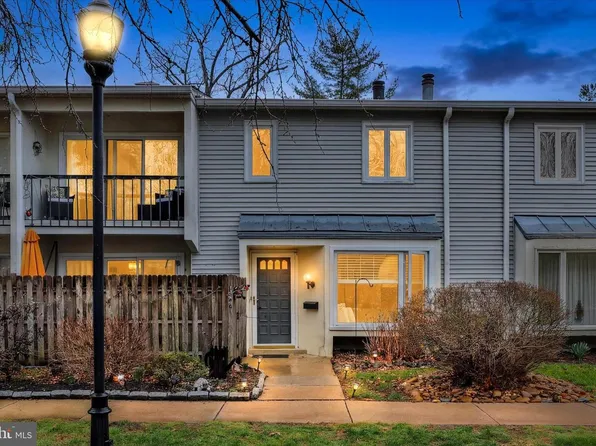 197 E Chelsea Cir, Newtown Square, PA 19073