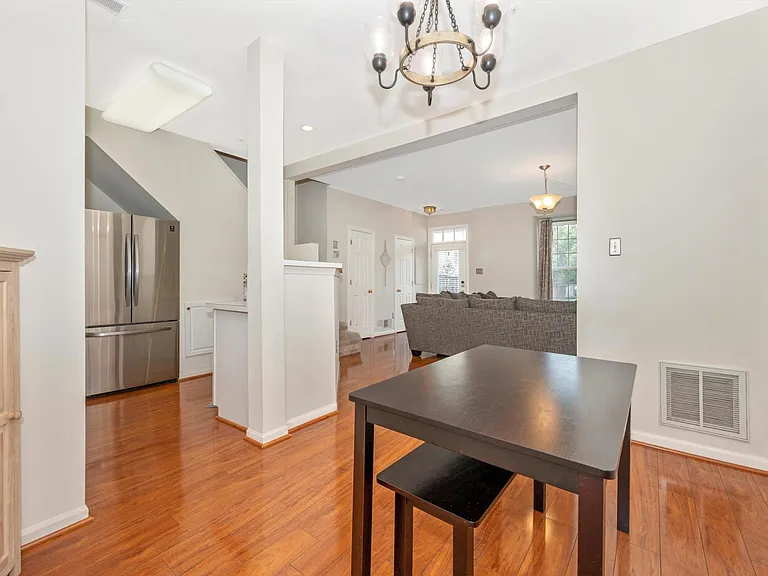 5211 Duke Ct — Photo 4