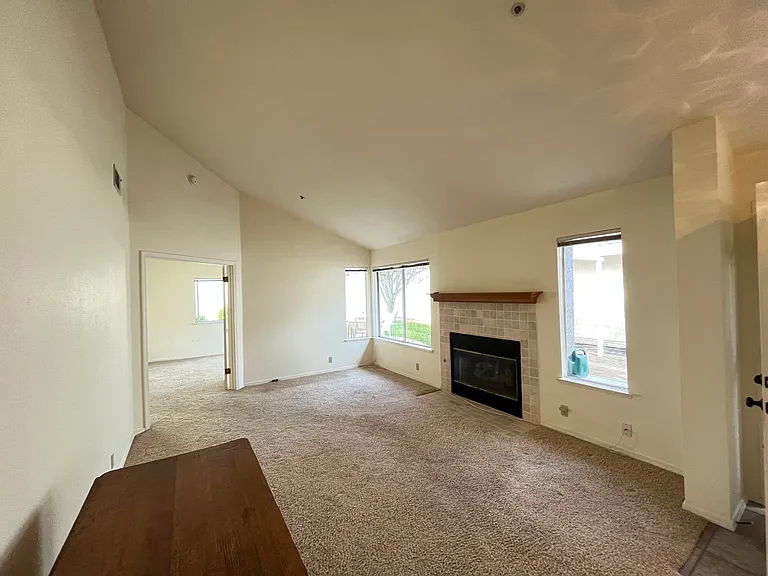 989 Bluebell Way — Photo 8