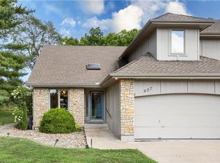 627 NW Timberbrooke Dr, Lees Summit, MO 64081