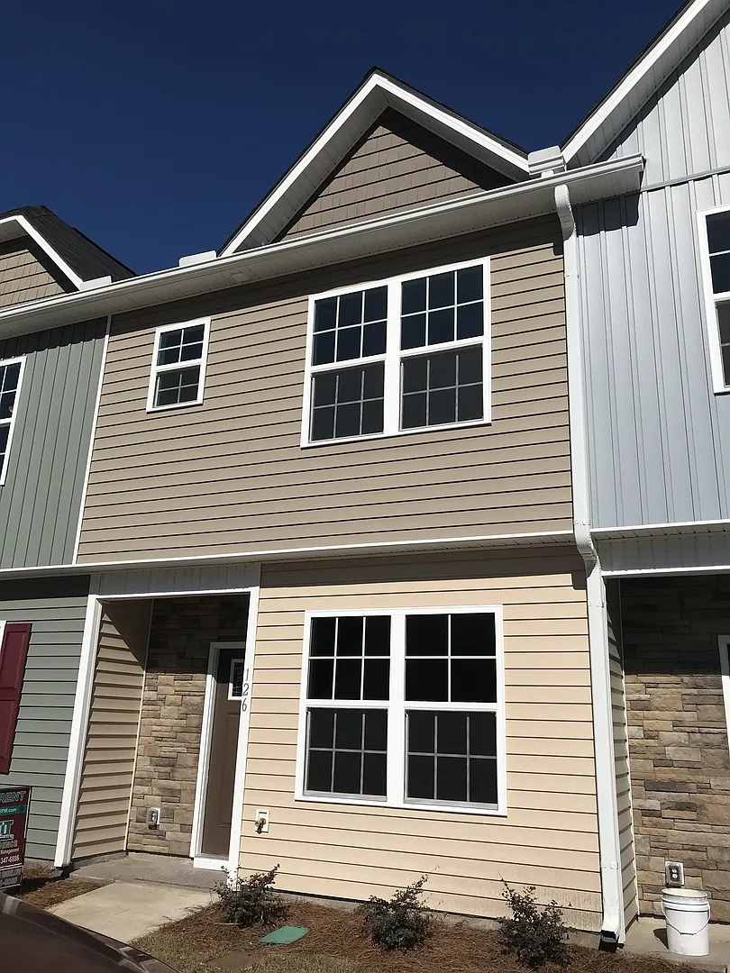 Townhome right for you! — Photo 1