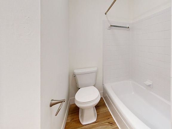 2nd image of 926 Meadowood Dr NE #2