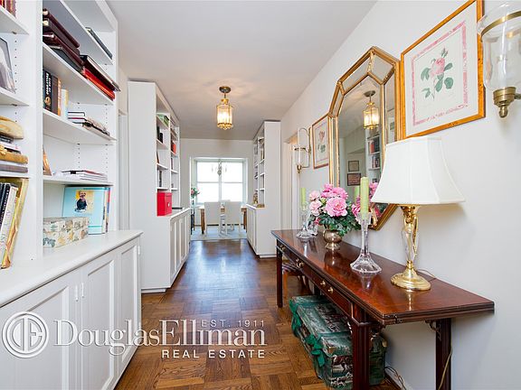 3rd image of 139 E 63rd St APT 11D