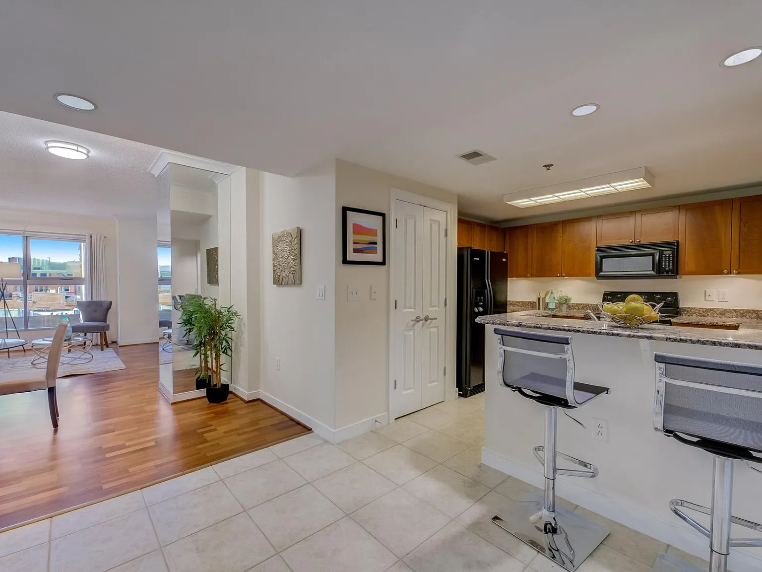 1 bed, 787 sqft, $2,350 — Photo 4