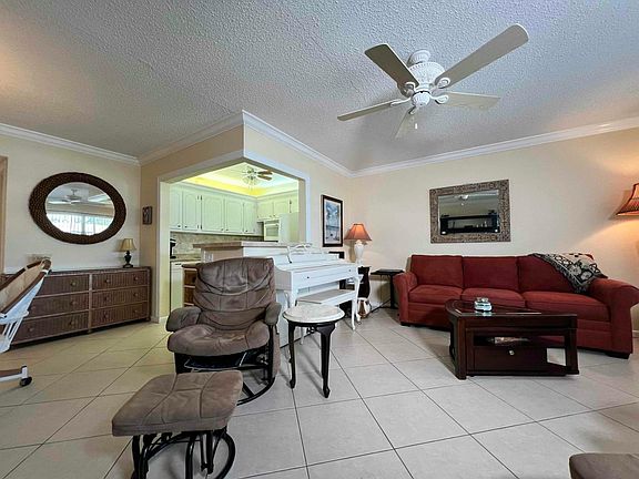 5th image of 101 Oakridge H