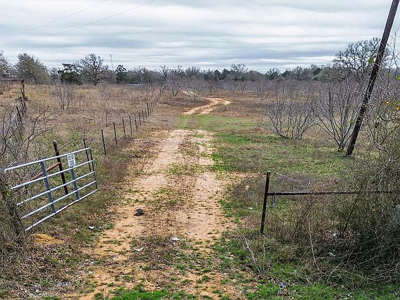 4th image of 701 Old Colony Line Rd