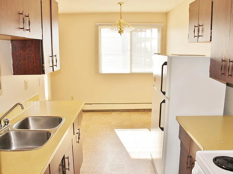10120 Manning Ave — Photo 10