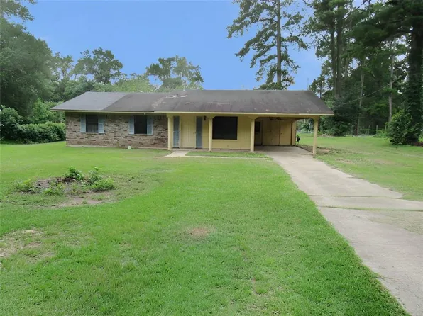 525 Edisto St, Coushatta, LA 71019