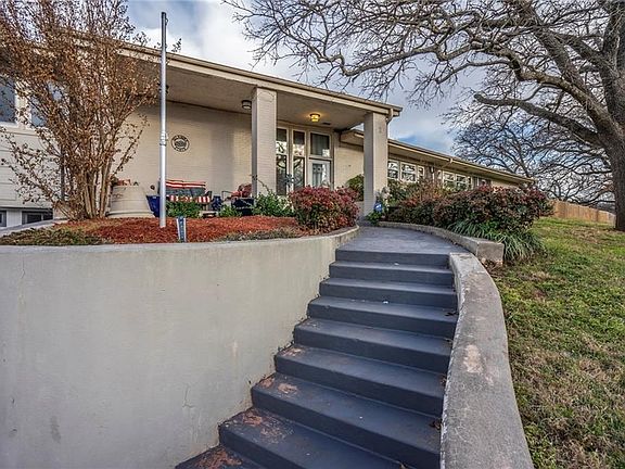 Impressive entry steps