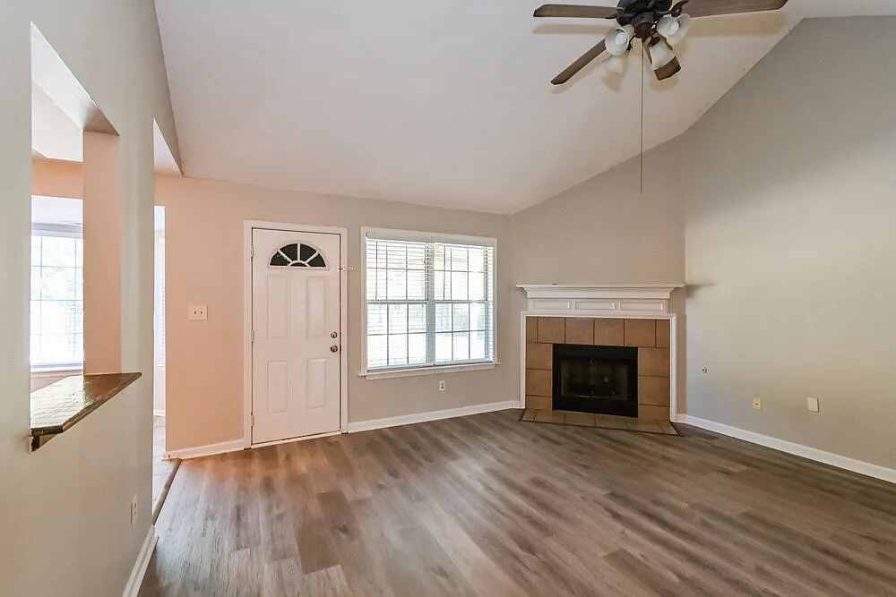 3 bed, 2.0 bath, 1523 sqft, $1,735 — Photo 4