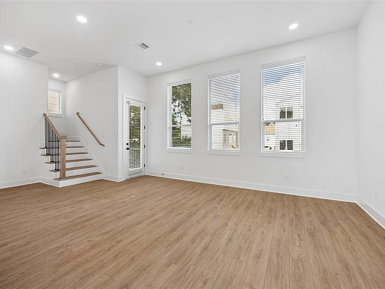 835 Rachel St #B — Photo 8