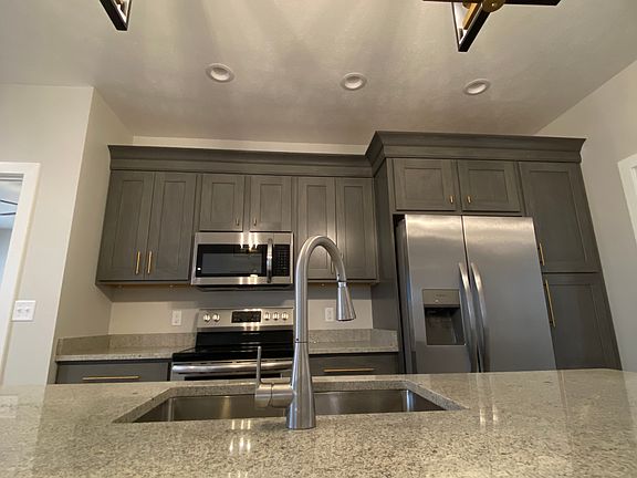 3rd image of 999 S Maple St #989
