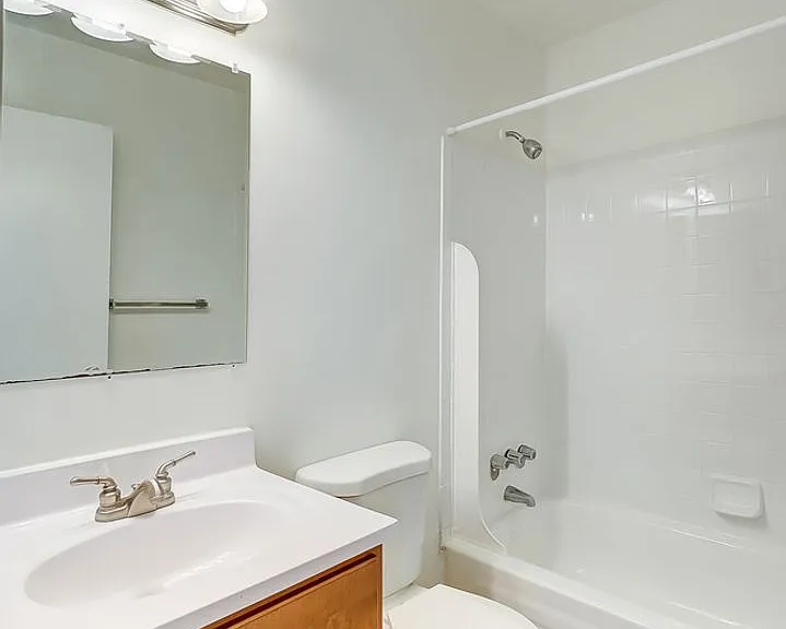 Woodfield Gardens — Photo 10
