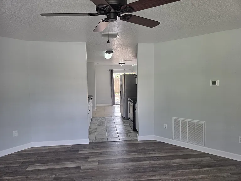 7436 Navajo Trl — Photo 10