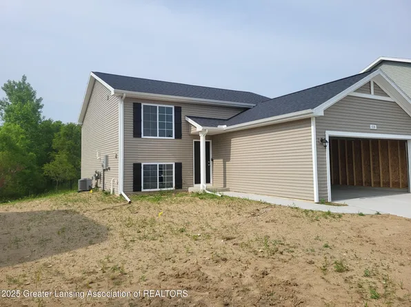 636 Saint Andrews Dr, Eaton Rapids, MI 48827