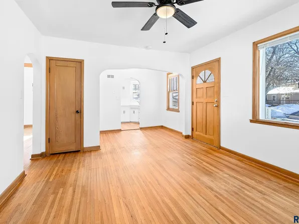804 S Hawthorne Ave, Sioux Falls, SD 57104