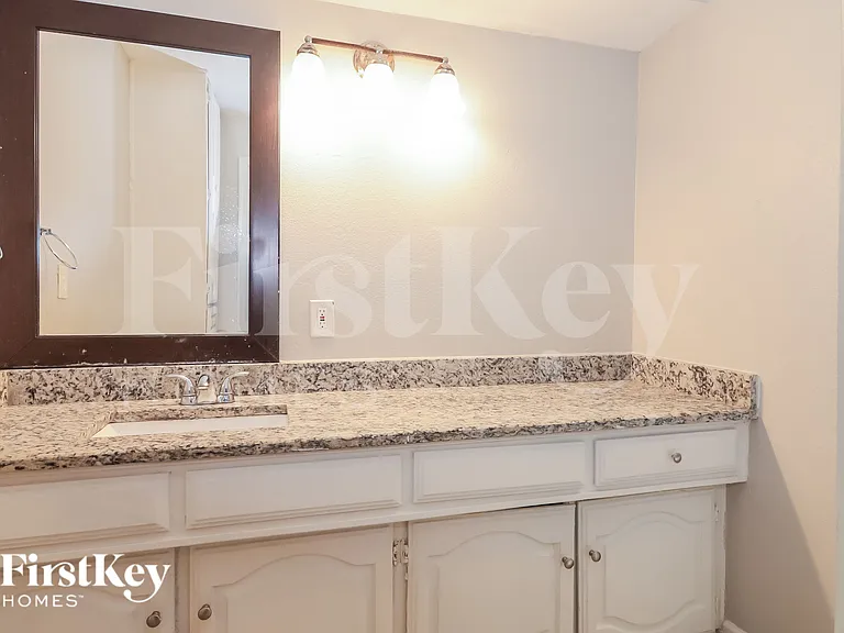3413 Valley View Ln — Photo 17