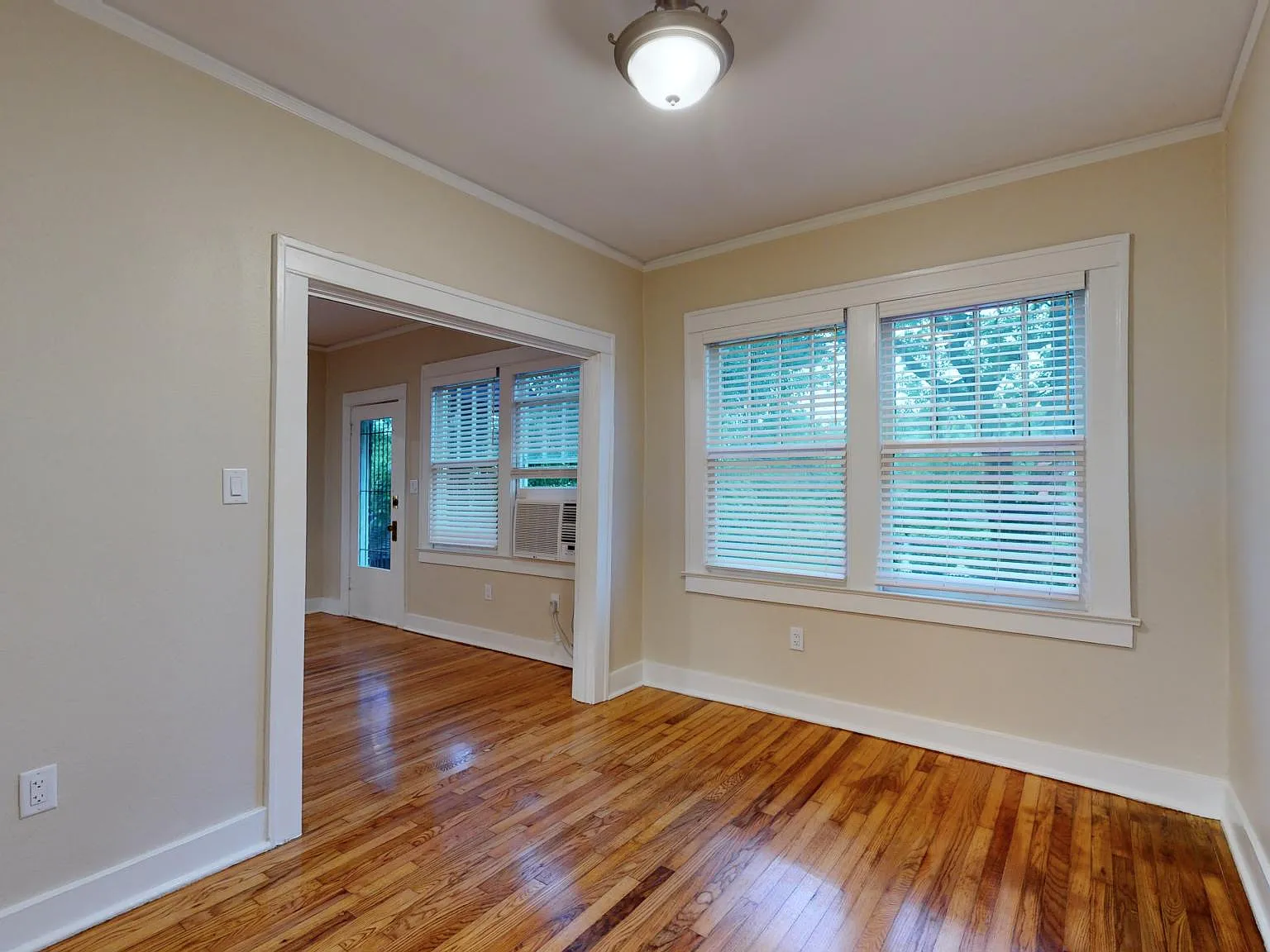 Studio, 640 sqft, $965 — Photo 3
