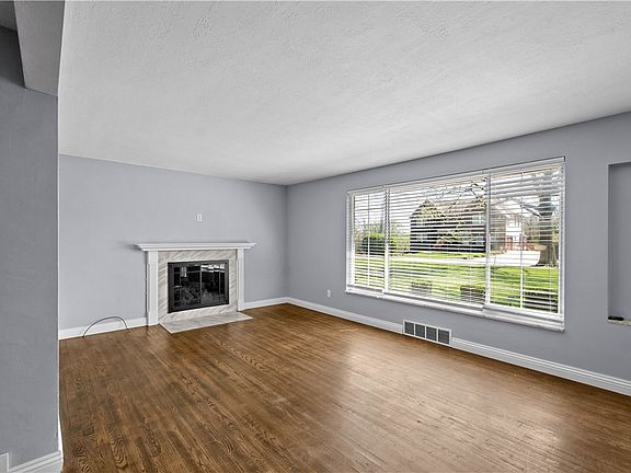 3rd image of 299 Maplewood Dr