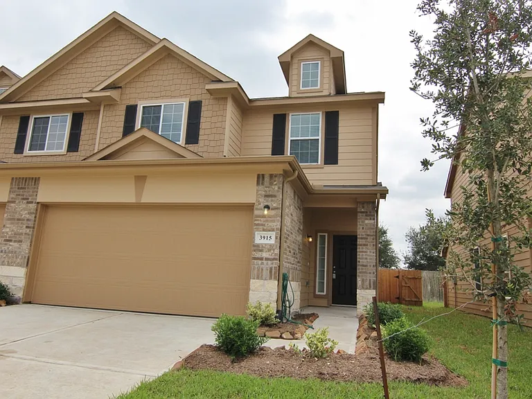 3915 Lexington Manor Ct — Photo 3