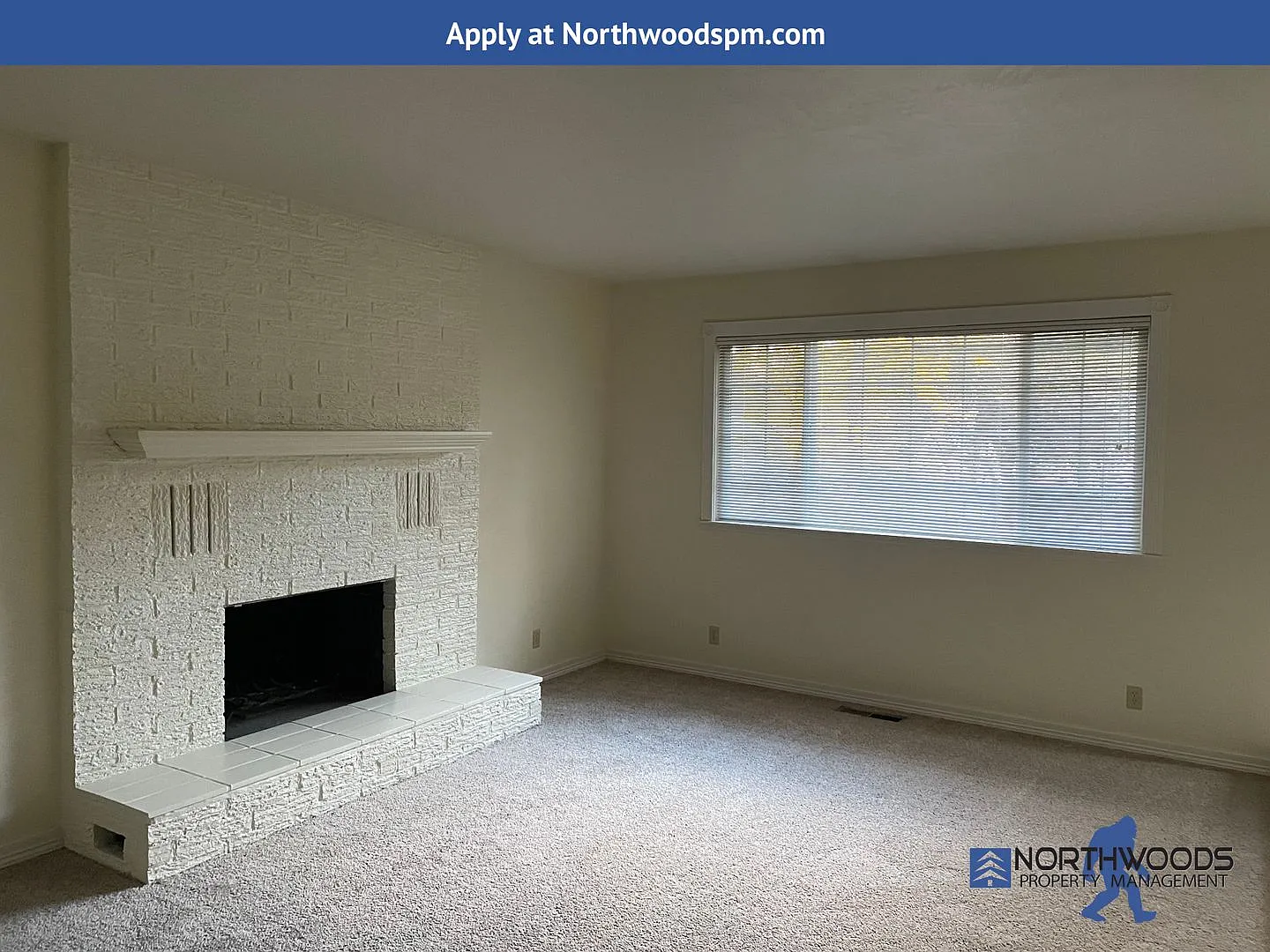 Nice 3 Bedroom 2 Bath Home in Quiet Neighborhood — Photo 3