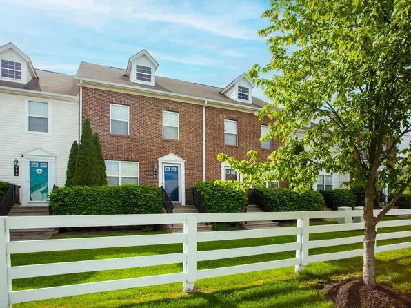 960 Hartford Village Blvd, Columbus, OH 43228