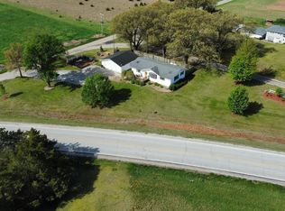 915 45th St, New Boston, IL 61272