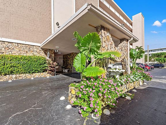 5th image of 421 NE 14th Ave APT 405