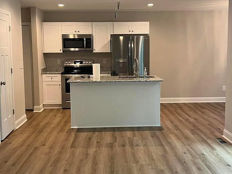 1050 W Indiana Ave — Photo 6