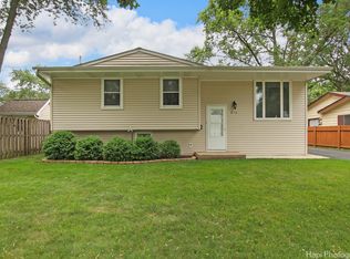 573 Maple Dr, Buffalo Grove, IL 60089