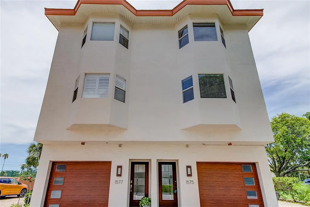 3 bed, 3.5 bath, 2100 sqft, $3,700 — Photo 4