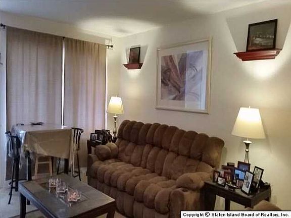 4th image of 7 Wildwood Ln