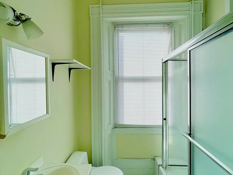 111 College St #1C — Photo 22
