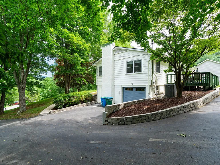 Garage & Parking