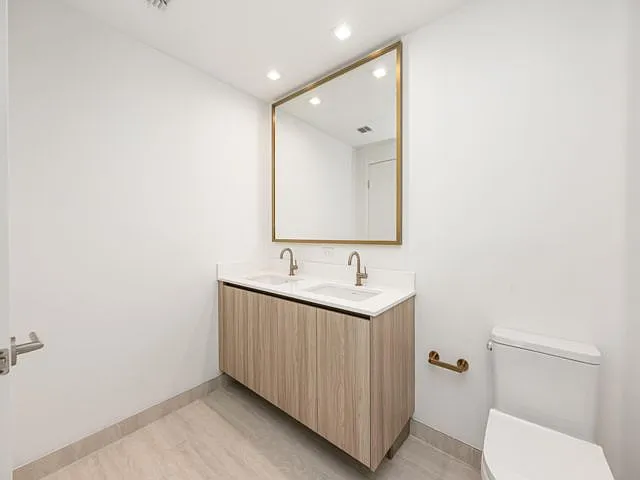 77 SE 5th St #5 — Photo 12