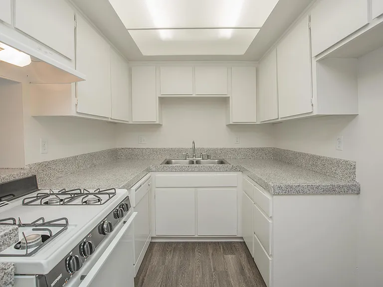 R.C. Briarwood Apartment Homes — Photo 24