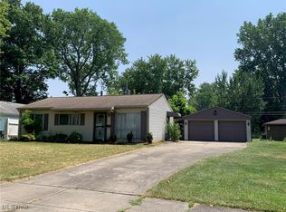 2922 Eastlawn St, Lorain, OH 44052