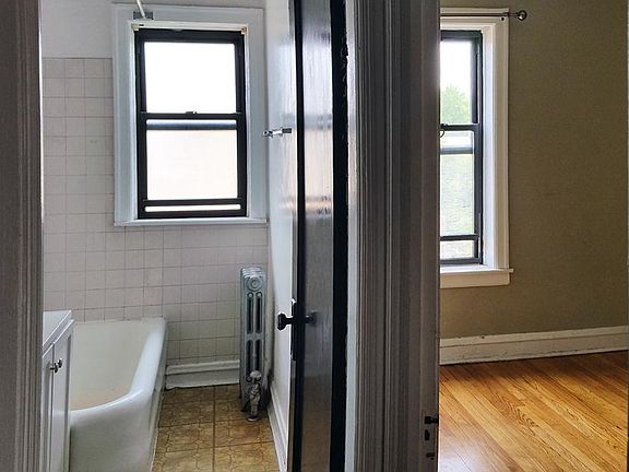 4th image of 1433 W Carmen Ave APT 2E