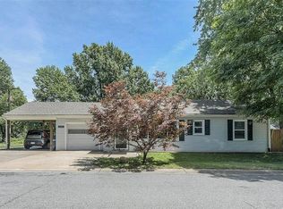 5303 Dearborn St, Mission, KS 66202