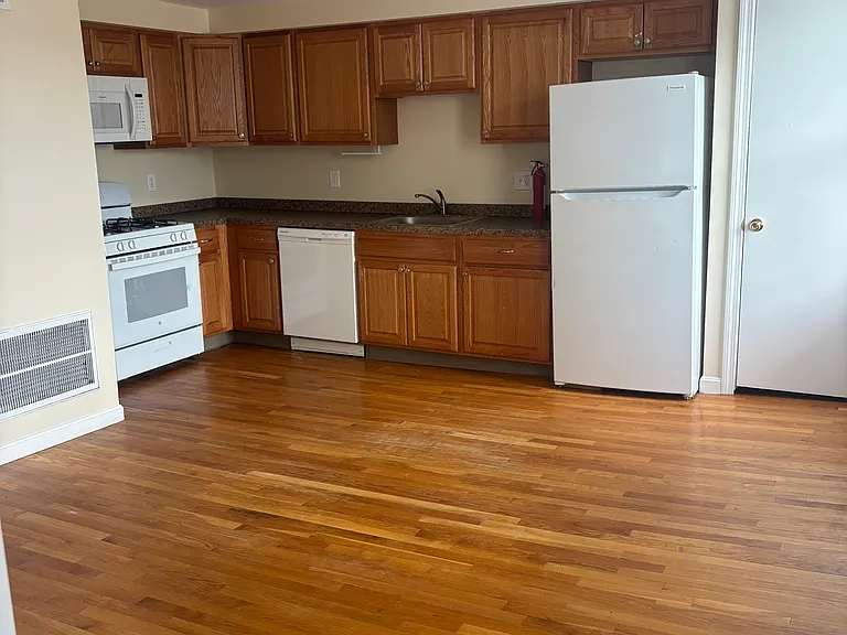 249 Elm St #1L — Photo 1