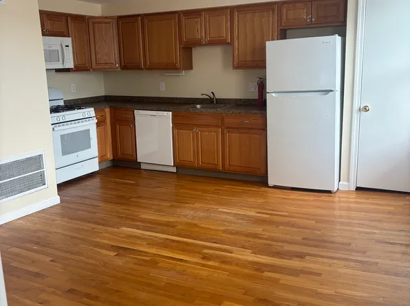 249 Elm St APT 1L, Woonsocket, RI 02895