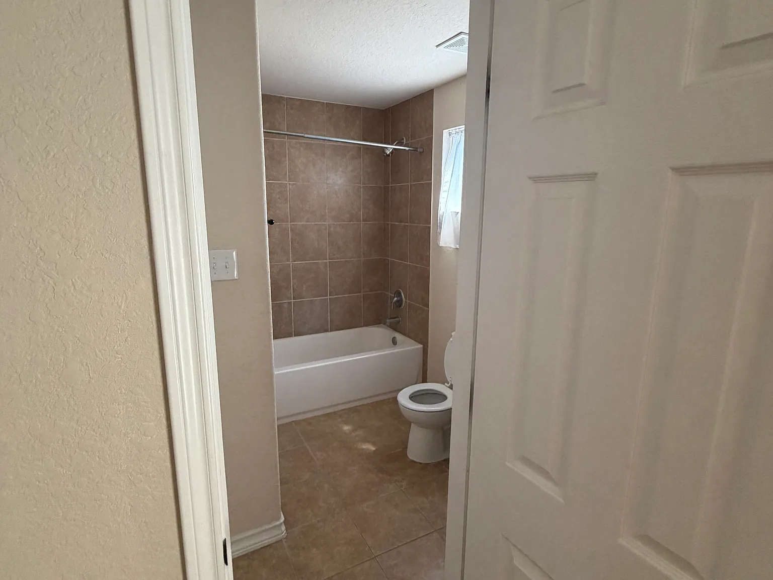 3 bed, 2.5 bath, 1220 sqft, $1,400 — Photo 3