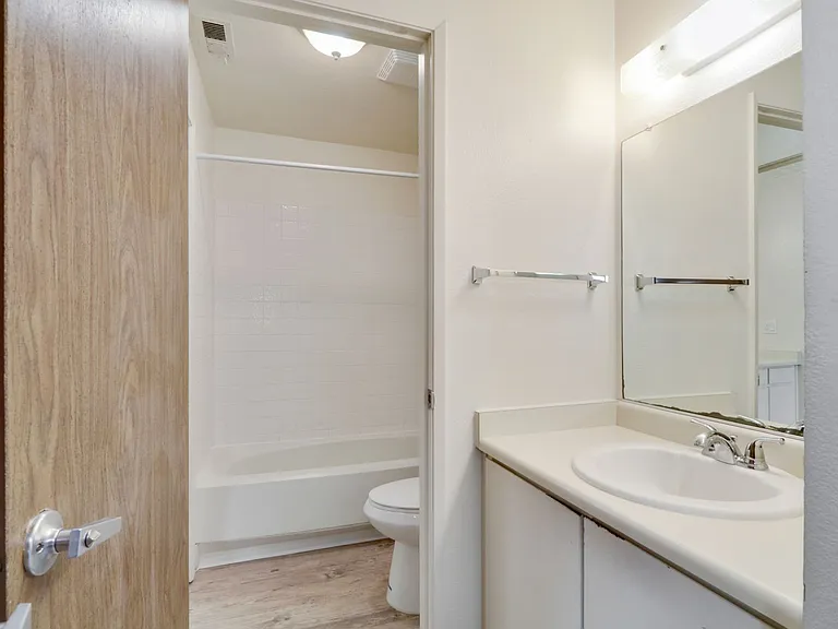 Clubside Apartments — Photo 9