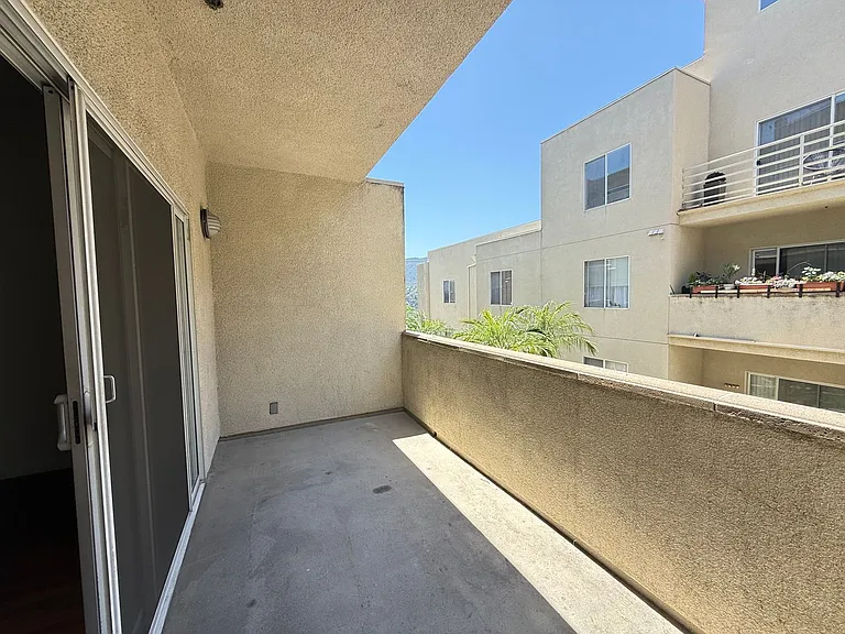 2905 Montrose Ave #416 — Photo 12