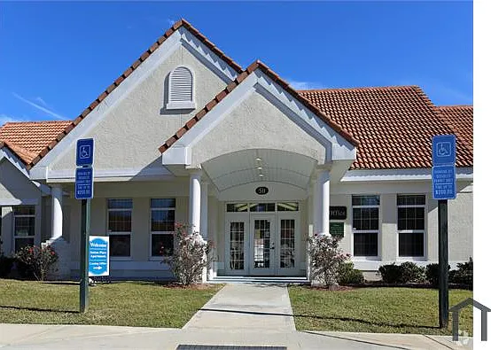 4 bed, 1100 sqft, $1,462 — Photo 1