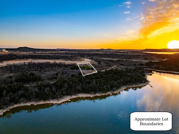 Shawnee St, Graham, TX 76450