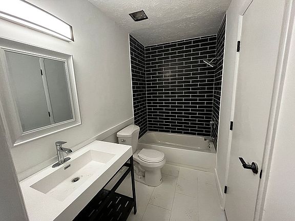 5th image of 4039 Harbour Cove Dr