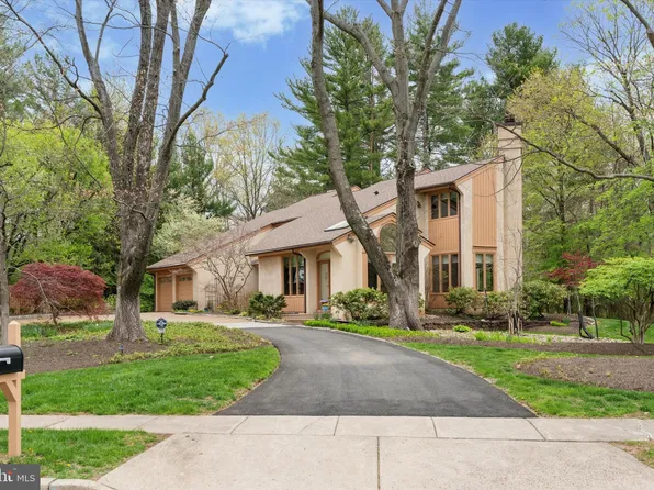 215 Old Church Rd, North Wales, PA 19454