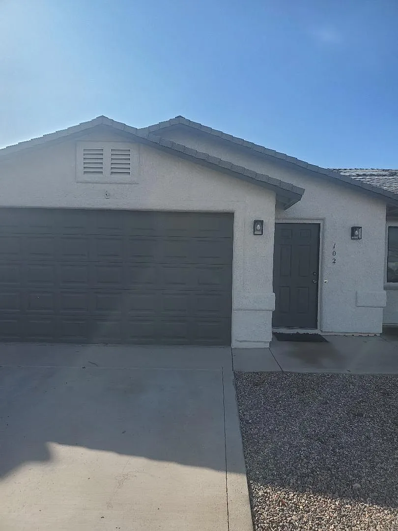 2 bed, 1000 sqft, $1,400 — Photo 2